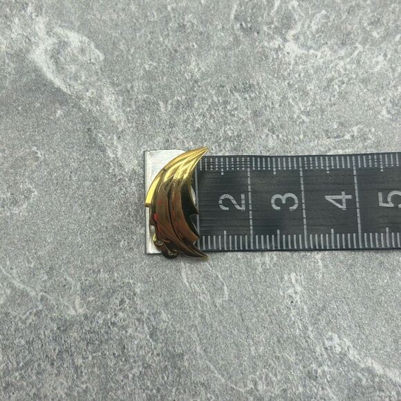 Givenchy Gold Plated Leaf Stud Minimalist Earrings Jewelry Latch Clip Backs - Picture 12 of 12